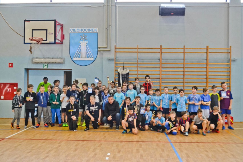 Młode talenty piłkarskie po raz kolejny zagrały w Ciechocinku [zdjęcia]