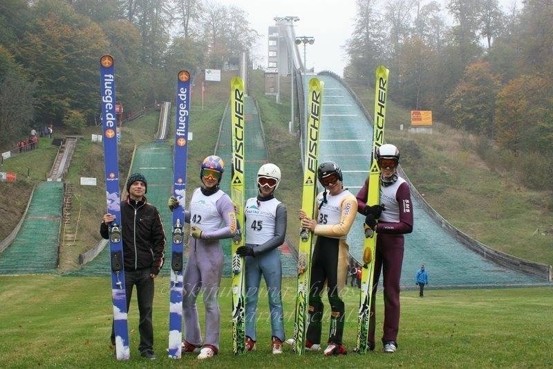 Łódzcy skoczkowie narciarscy wracają z Brandenburgii z medalami [ZDJĘCIA]