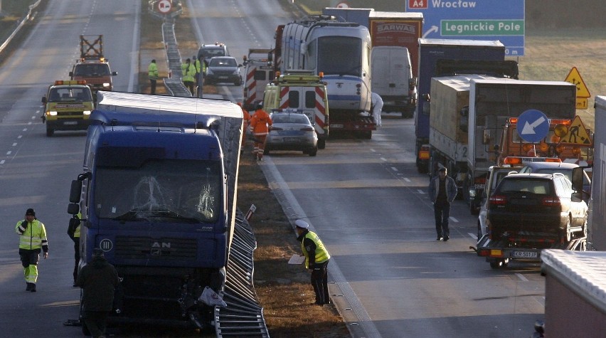 Wrocław: Tramwaj Skody utknął... w korku na autostradzie