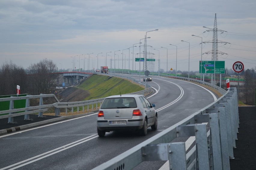 Nowa obwodnica Pszczyny, widok w stronę węzła z DK1. Są...