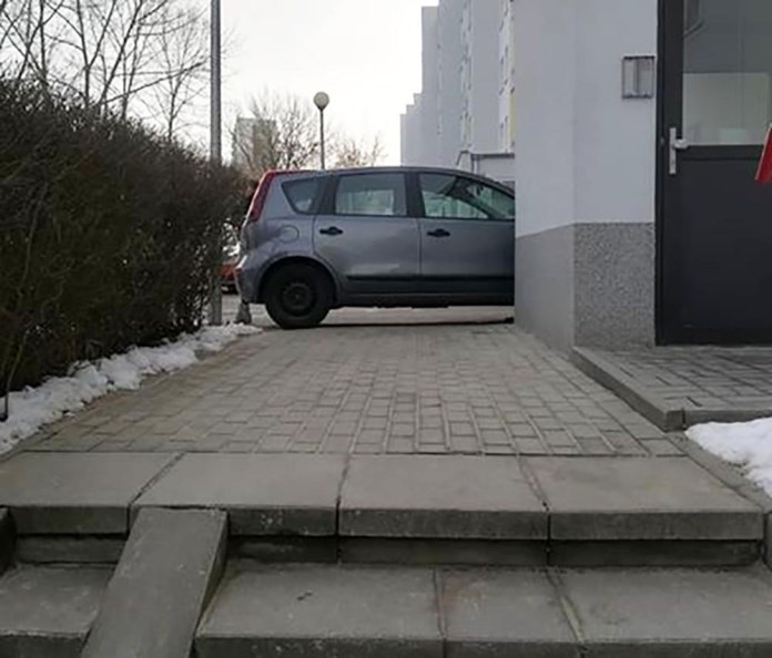 Tym razem mistrza parkowania poniosło na ul. Wyszyńskiego....
