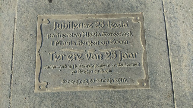 Tablica na placu przed ratuszem w Szczecinku