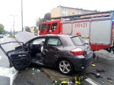 Nowy Sącz. Zderzenie samochodu z lawetą. Jedna osoba zabrana do szpitala [ZDJĘCIA]