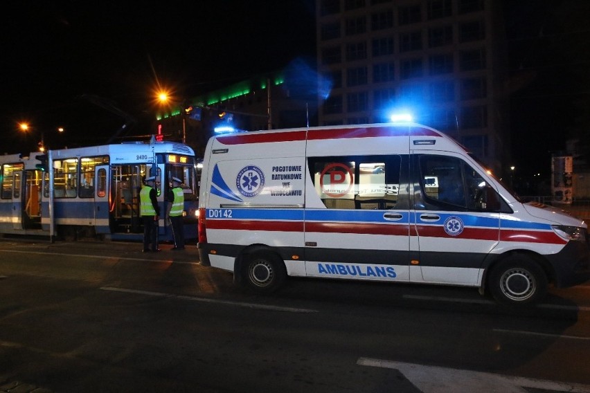 Wypadek przy ulicy Drobnera we Wrocławiu. Tramwaj potrącił...