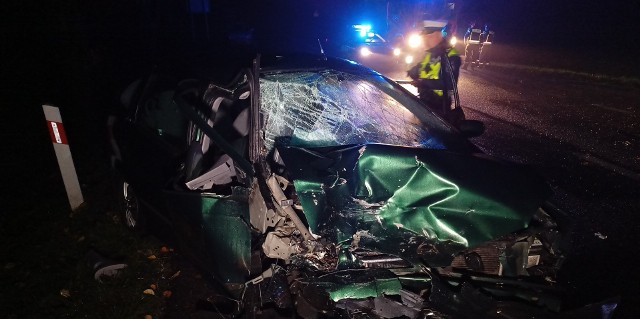 Wypadek w Sycewicach. Pijany kierowca doprowadził do czołowego zderzenia. Miał 2 promile alkoholu we krwi