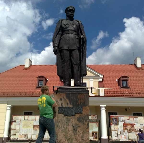 Pomnik marszałka Józefa Piłsudskiego trzeba było pospawać i wyczyścić.