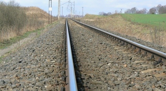 Kolejarze zapewniają, że po zakończeniu robót, na szlaku ze Szczecina Dąbia do Świnoujścia, pociągi będą mogły pędzić po torach z prędkością 160 km na godzinę.