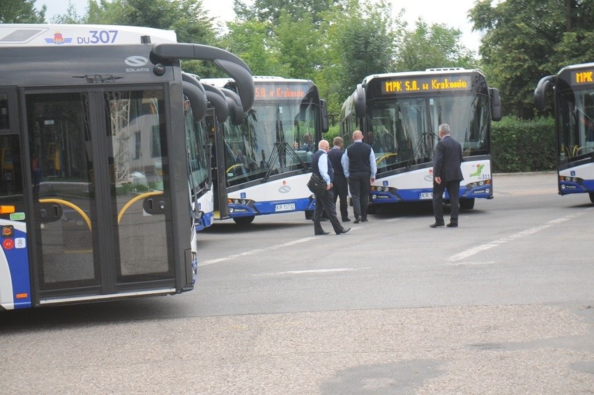 Nowoczesne autobusy wyjadą na ulice [ZDJĘCIA]