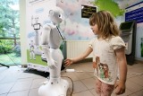 Sosnowiec. Sześć sympatycznych robotów rozpoczęło pracę w Centrum Pediatrii. Opowiadają dowcipy, robią przysiady, mierzą temperaturę