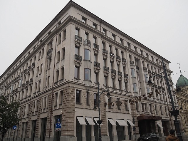 Prokuratura kończy śledztwo w sprawie uchybień i nieprawidłowości popełnionych podczas gruntownego remontu zabytkowego Grand Hotelu przy ul. Piotrkowskiej w centrum Łodzi.