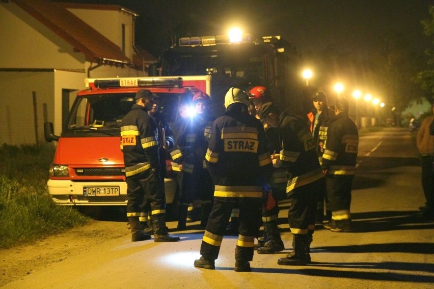 Akcja straży pożarnej w Borowej pod Długołęką. Służby dostały zgłoszenie o wypadku paralotniarza