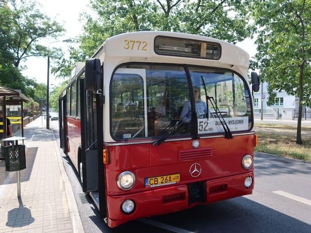 Stowarzyszenie na rzecz rozwoju transportu zorganizowało w weekend wycieczki zabytkowym autobusem do Starego Fordonu.
