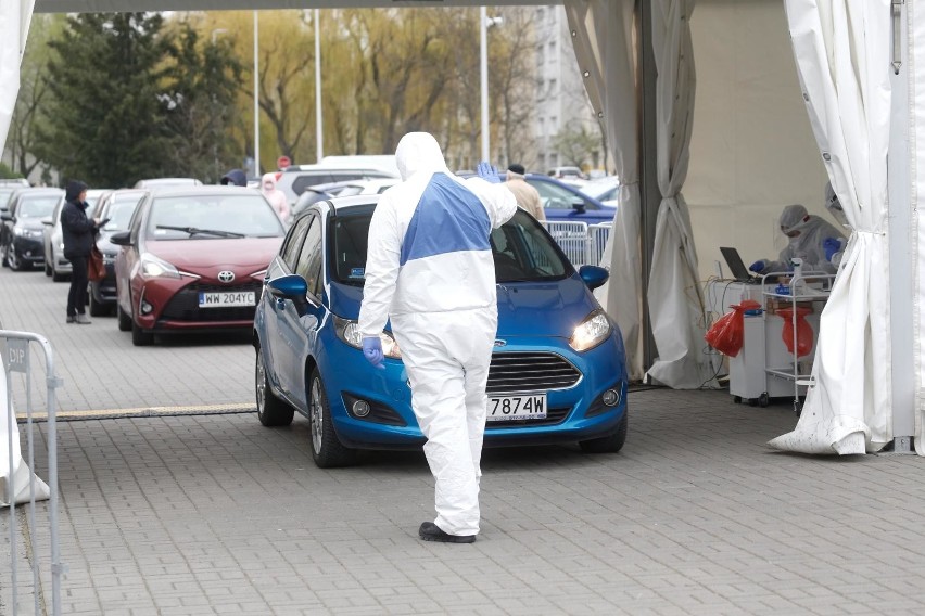 W Wielkopolsce do tej pory mobilne punkty pobrań wymazu w...