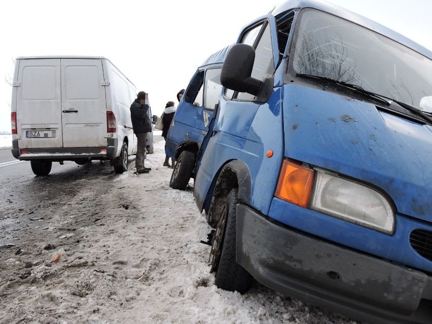 Wypadek na drodze Ostrołęka - Ostrów. Zderzyły się busy (ZDJĘCIA)