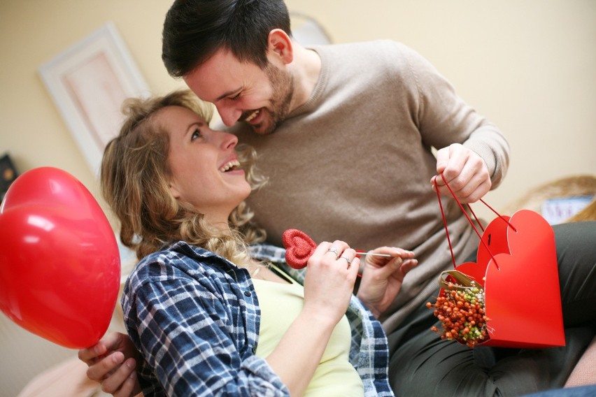 Walentynki 2021 - 7 sposobów na romantyczny wieczór w domowym zaciszu 