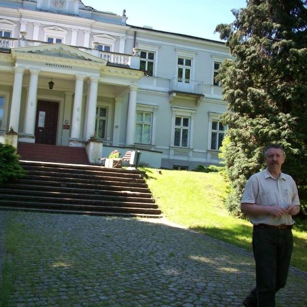 Waldemar Brociek, kustosz Muzeum Historyczno-Archeologicznego liczy, że miasto przejmie niebawem pałac Wielopolskich w Częstościach.