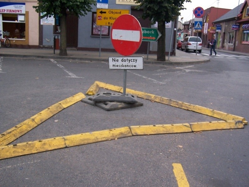 Zakaz ustawiony na Placu Grunwaldzkim