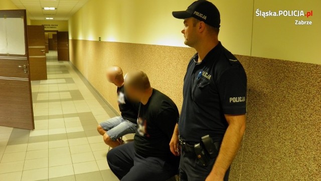 Trzej mężczyźni, którzy przed meczem pomiędzy drużynami Górnika Zabrze a Legią Warszawa złamali prawo, usłyszeli zarzuty