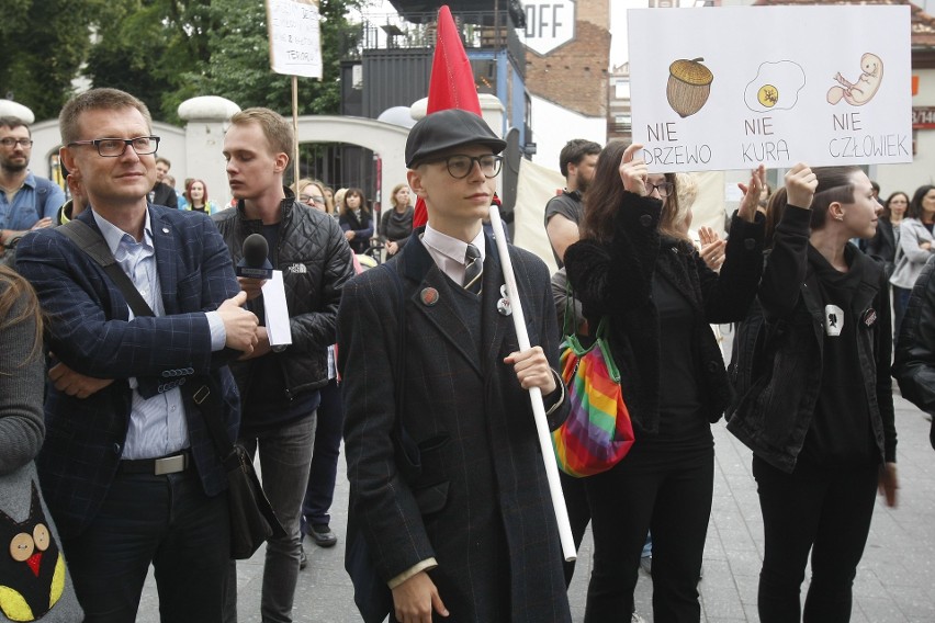 Protest kobiet przeciwko ustawie antyaborcyjnej w Łodzi [ZDJĘCIA]