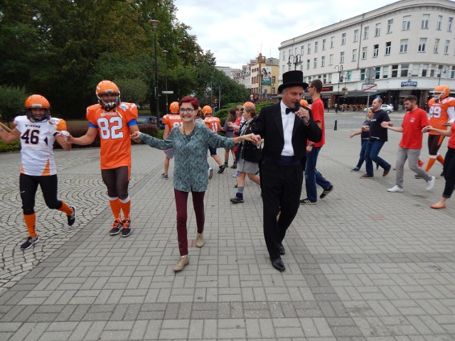 Polonez Szlachetnej Paczki w Opolu.