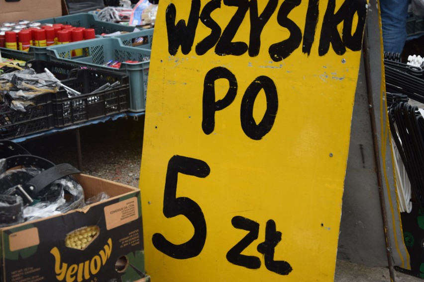 Opony zimowe, ubrania, buty i zabawki. Na giełdzie samochodowej w Rzeszowie kupisz wszystko. Kuszą też ceny! [ZDJĘCIA]