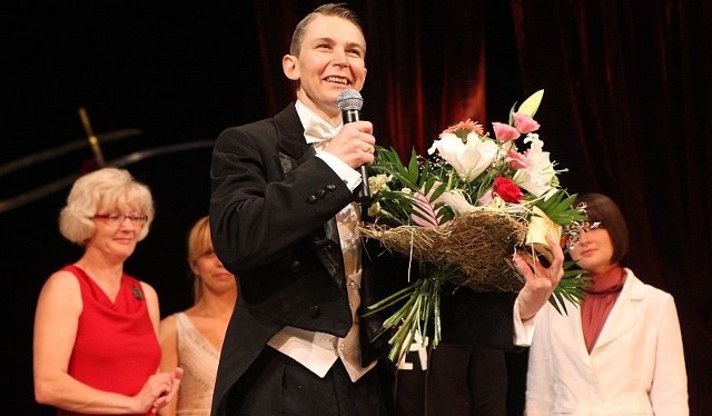 Najlepszy aktor sezonu 2009/2010 w kieleckim teatrze zdaniem widzów to Dawid Żłobiński. To trzecia Dzika Róża w jego karierze.