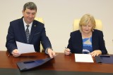 Opieka merytoryczna oraz wzajemna pomoc. Akademia Zamojska podpisała z Zamojskim Uniwersytetem Trzeciego Wieku porozumienie o współpracy 