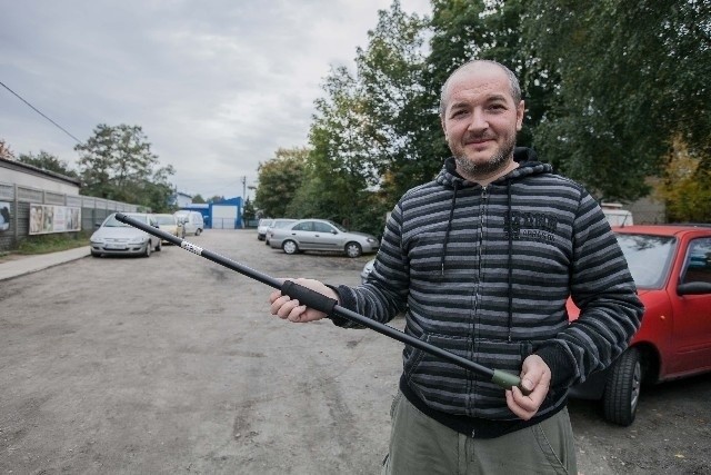 Kiedy Adam Lorentowicz trenował strzelanie w domu, przedziurawił wannę.