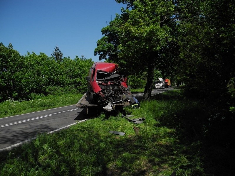 Wypadek koło Grabowa - auto zderzyło się z betoniarką