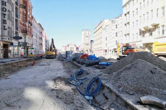 Niegdyś reprezentacyjna ulica Poznania, dziś wciąż plac budowy. Ta jednak jest konieczna, a prace zakończą się w przyszłym roku.Przejdź do kolejnego zdjęcia --->