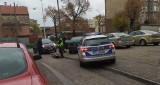 Policyjny pościg ulicami Brzegu. Kierowca citroena nie zatrzymał się do kontroli. Po drodze uszkodził inny pojazd i znak drogowy