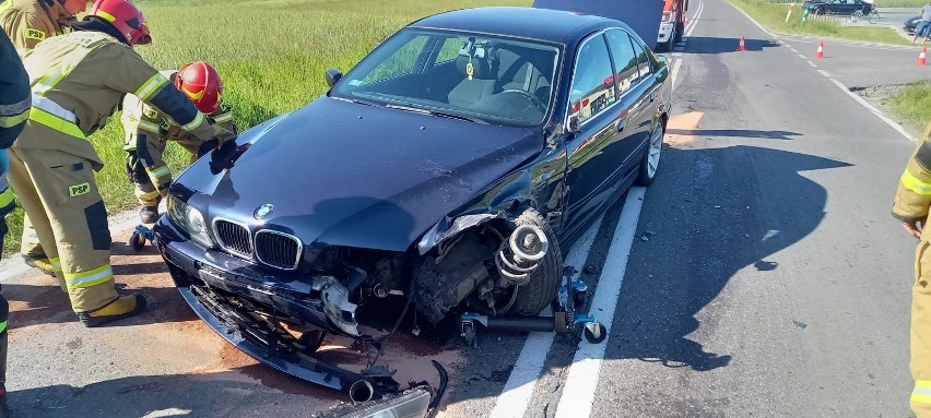 W Wierzchosławicach zderzyły się dwa samochody marki BMW....