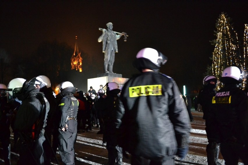 Manifestacja przeciw "cygańskiej przestępczości" w Zabrzu. Organizatorzy staną przed sądem [ZDJĘCIA]