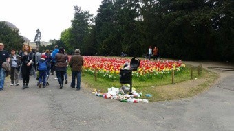 Służby porządkowe nie nadążają ze sprzątaniem po koncertach 3-majówki