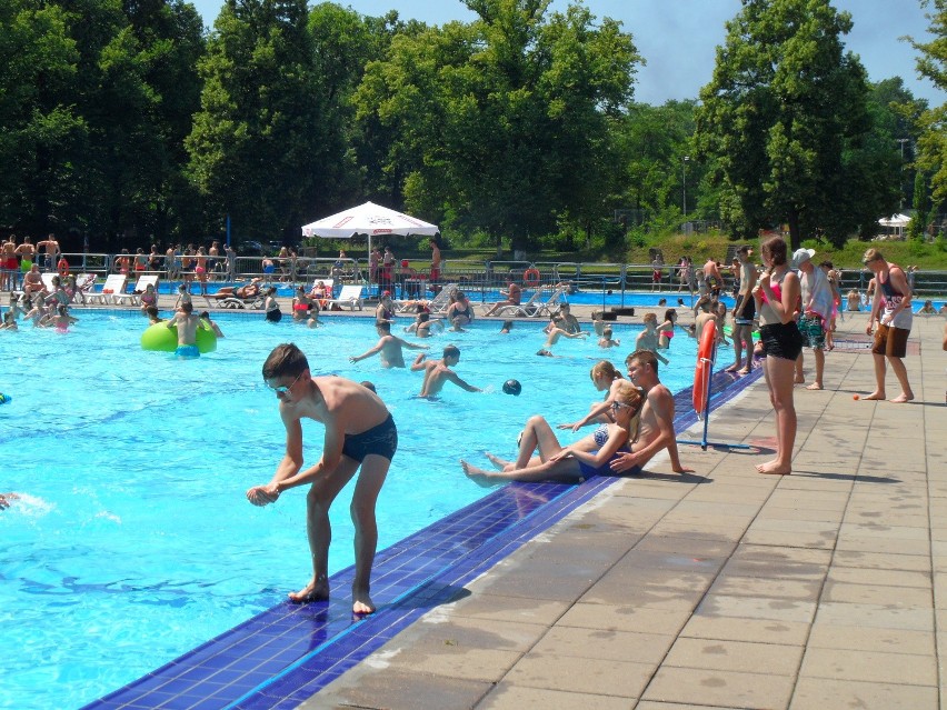 Basen w Bytomiu przy ul. Wrocławskiej - 29.06.2016. Zobacz, jak wypoczywano [ZDJĘCIA]