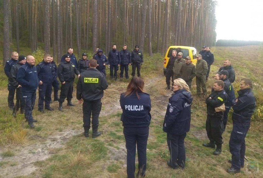 Ćwiczenia służb ratowniczych pod Nysą. 73-latek zgubił się w lesie. Mężczyzna musiał szybko przyjąć leki