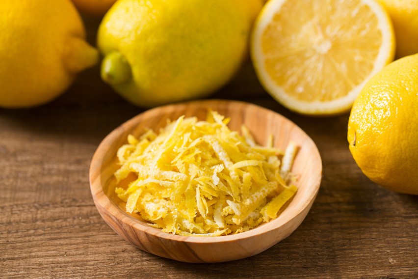Ze skórki cytryny przygotujesz również limoncello, czyli...