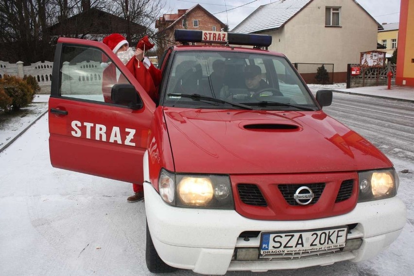 Św. Mikołaj przyjechał do Rokitna Szlacheckiego... wozem strażackim