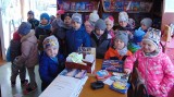 Międzynarodowy Dzień Książki Dla Dzieci najmłodsi uczniowie z Młodzaw spędzili w bibliotece [ZDJĘCIA]