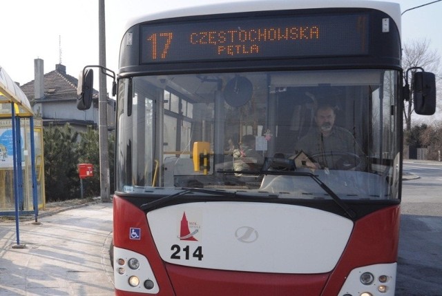 Z tą decyzją urzędu związany jest także powrót autobusów linii nr 17 na ulicę Ozimską, które w czasie remontu ul. Reymonta, jeździły ul. Kośnego w stronę pętli na Częstochowskiej.