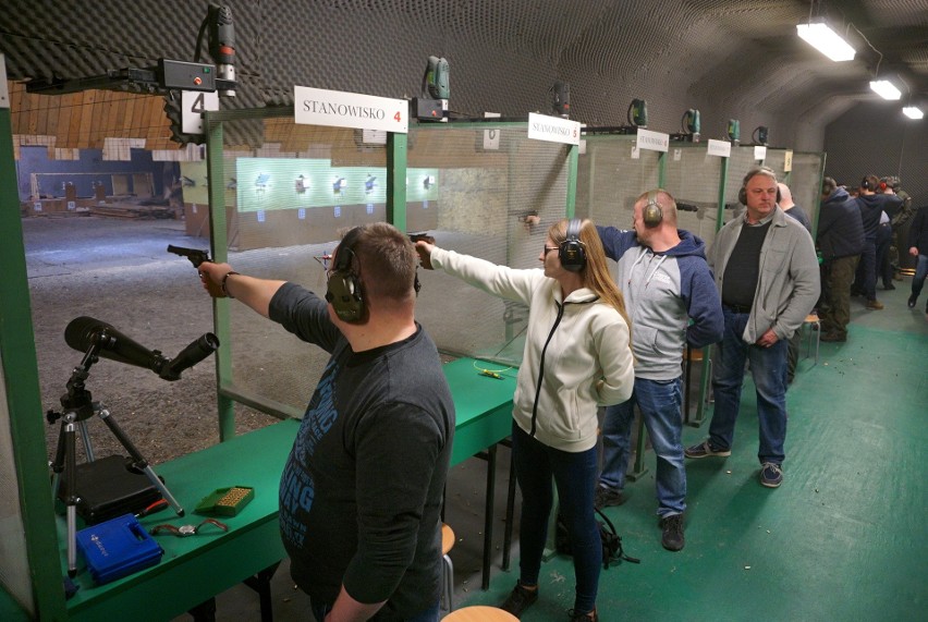 Strzeleckie pojedynki w lubelskim klubie „Snajper". Zobacz, jak walczyli uczestnicy