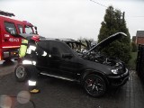 Pożar BMW w Górkach. Trzy zastępy strażaków w akcji