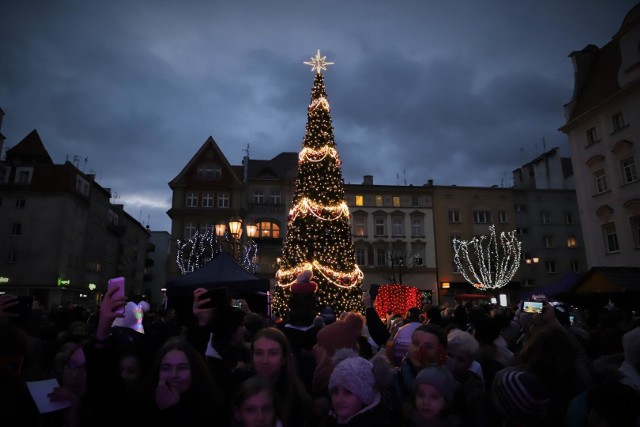 Świąteczna Iluminacja to wydarzenie, które każdego roku przyciąga na brzeski rynek tysiące osób.