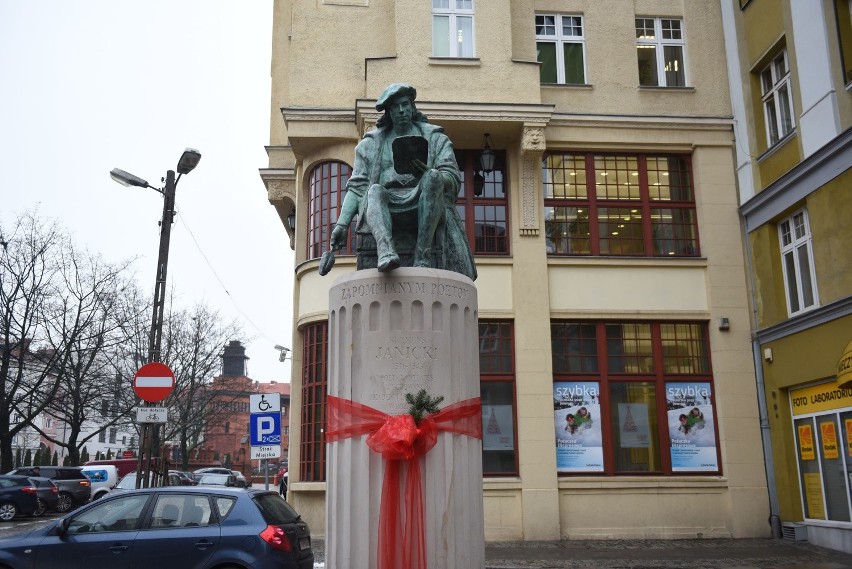 Odsłonięto pomnik Klemensa Janickiego