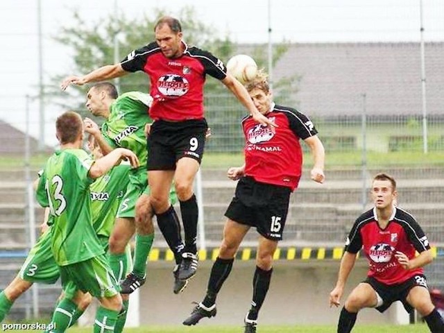 Michał Nadolski (nr 9) jest grającym trenerem Notecianki.