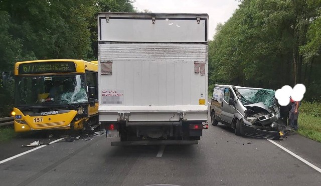 Zderzenie busa i autobusu w Gliwicach na Toszeckiej