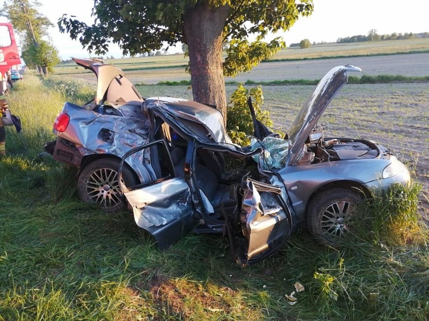 Śmiertelny wypadek na trasie Przasnysz - Chorzele, 1.06.2020. Nie żyje 20-letni kierowca