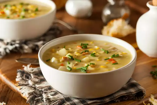 Zupa z kukurydzy to doskonały pomysł na letni obiad.