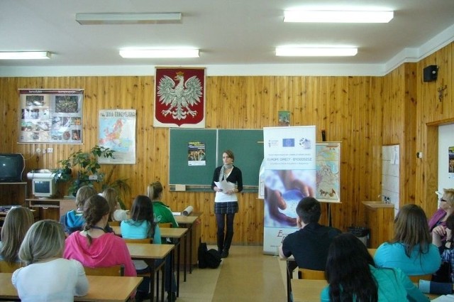 Szkoła organizuje dla uczniów wiele konkursów i ciekawych spotkań, podczas których mogą rozwijać swoje talenty.