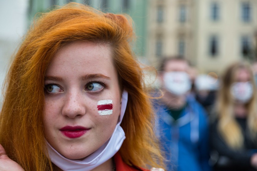 Manifestacja solidarności z Białorusią na Rynku w Krakowie